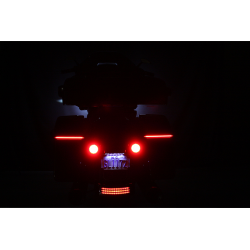Podświetlenie na kufry boczne ze światłem pozycyjnym i stop Harley Touring 2014- / PE 20402357