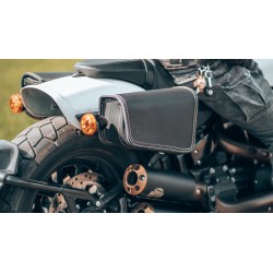Sakwa boczna Deemeed Outsider Bobster- prawa strona, szwy zielone, Harley-Davidson Softail 2018- / MA63R.12.10.13