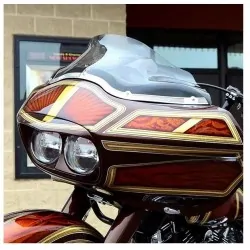 Przyciemniana szyba motocyklowa, Flare 8" do '99-'13 Harley Road Glide, na motocyklu.