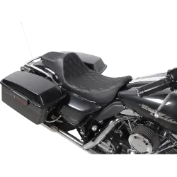 Przedłużone siedzenie z oparciem Predator III HD Touring '99-'07 - BLK / PE 08011369 na motocyklu