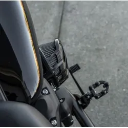 Czarny filtr powietrza Arlen Ness Sidekick, Harley Milwaukee Eight / PE 10102562 - na motocyklu
